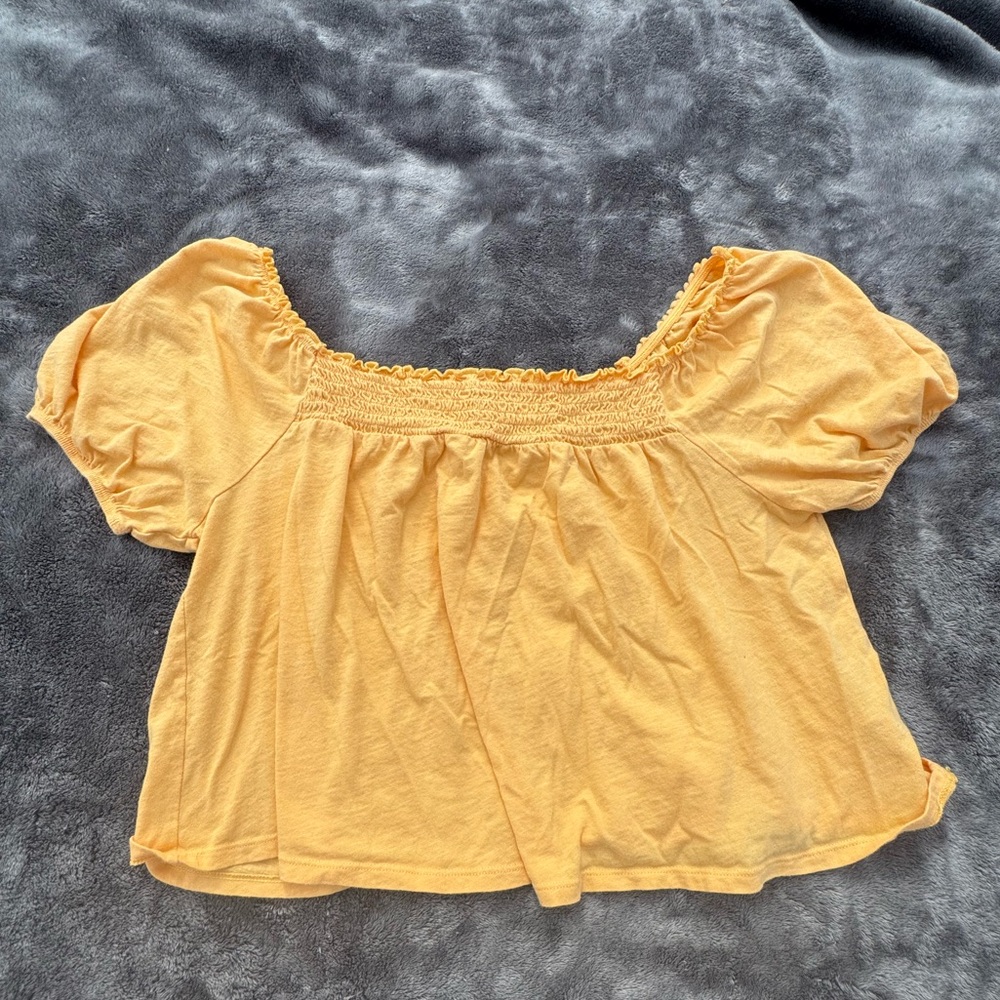 American Eagle Outfitters Butter Yellow Smocked Cropped Blouse - Medium💛